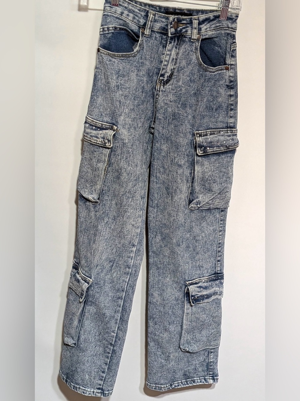 Women's Light Acid-Wash Wide Leg Cargo Jeans - Crystal embellishment